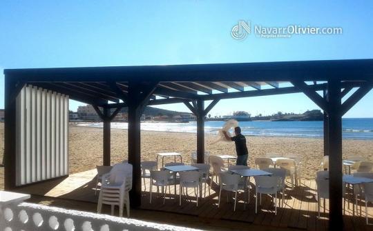 Terraza de madera autoclave con pérgola