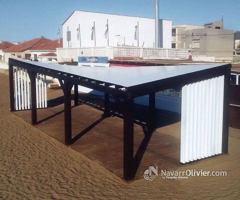 Pergola de madera desmontable con cubierta de pvc