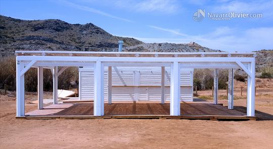 Chiringuito de playa en madera para exterior con terraza