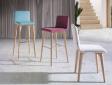 Silla de comedor de diseño con respaldo y asiento tapizado. Patas en madera de haya. Silla de comedor de diseño con respaldo y asiento tapizado. Patas en madera de haya.