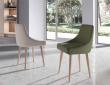 Sillón tapizado estilo nórdico con patas de madera de haya Sillón tapizado estilo nórdico con patas de madera de haya