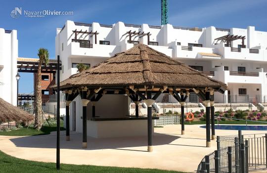 Chiringuito para piscina estilo tropical, Almería