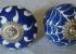 TIRADOR PORCELANA AZUL Y BLANCO