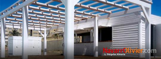 Instalación de chiringuito con pérgola