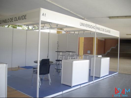 stands modulares con tarima y mostradores