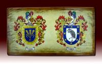 PAREJA DE ESCUDOS DE APELLIDOS PINTADOS A MANO SOBRE TABLA DE MADERA