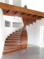 Escalera helicoidal de madera